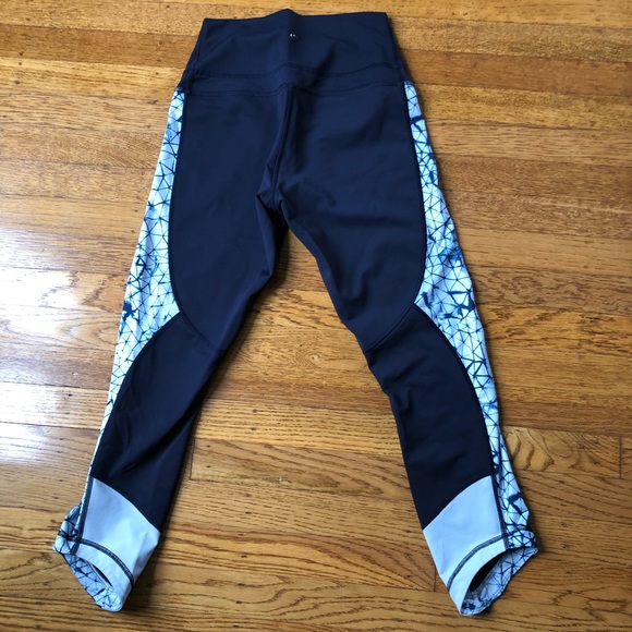 Lululemon navy printed crop leggings size 6 - Picture 1 of 6